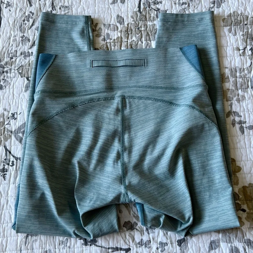 Outdoor Voices TechSweat 7/8 Two Tone Leggings in Blue • S - Picture 4 of 5